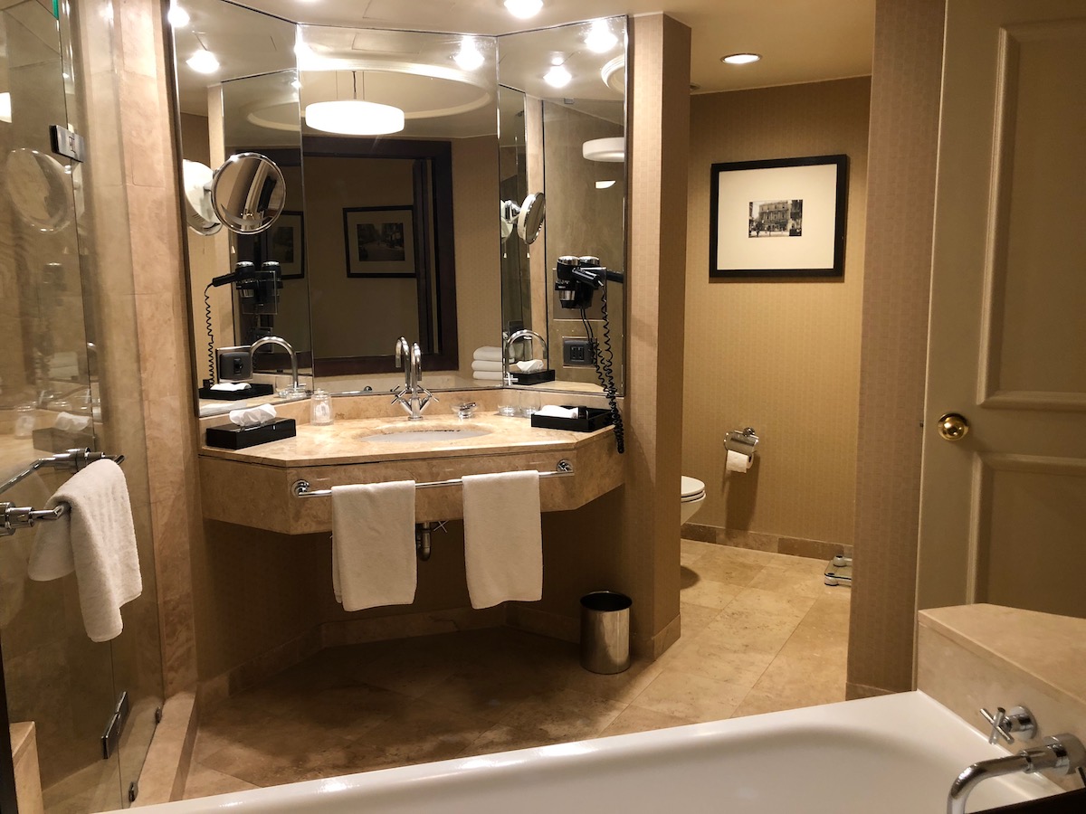 Grand Hyatt Istanbul Review standard room bathroom