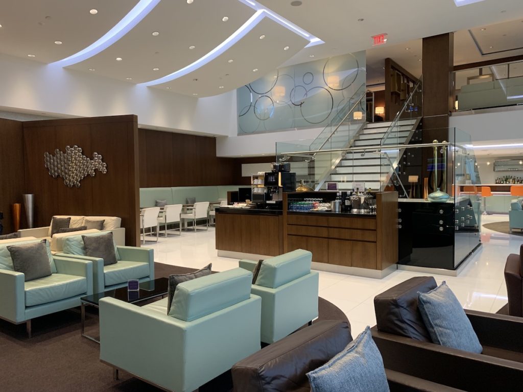 Etihad business class lounge IAD